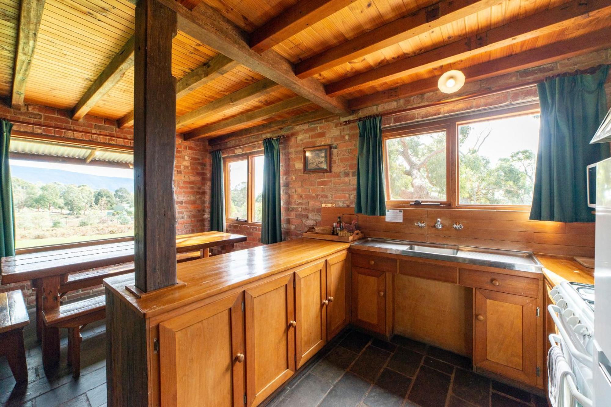 Grampians Pioneer Cottages Halls Gap Room photo